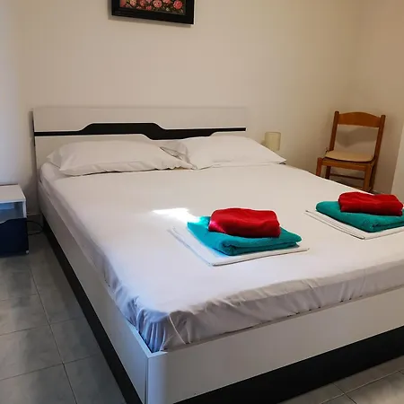 Apartma Marana *